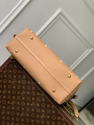 Replica Louis Vuitton 2022 new shoulder bag