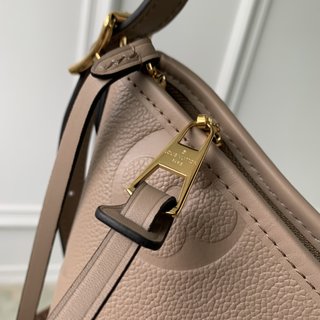 Replica Louis Vuitton 2022 new shoulder bag