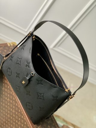 Replica Louis Vuitton 2022 new shoulder bag