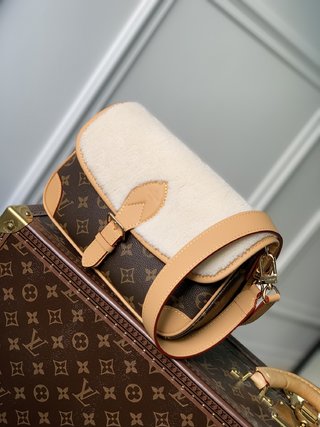 Replica Louis Vuitton 2022 new sling bag