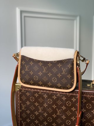 Replica Louis Vuitton 2022 new sling bag