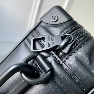 Replica Louis Vuitton 2022 new sling bag