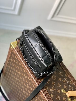 Replica Louis Vuitton 2022 new sling bag