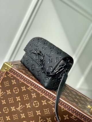 Replica Louis Vuitton 2022 new sling bag