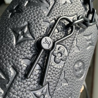 Replica Louis Vuitton 2022 new sling bag