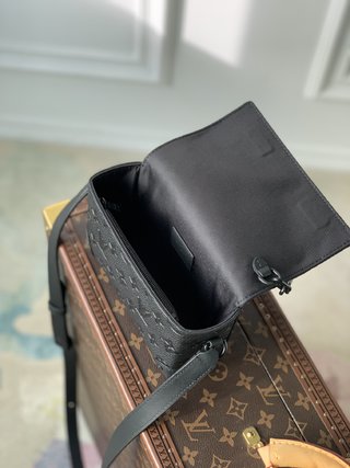 Replica Louis Vuitton 2022 new sling bag