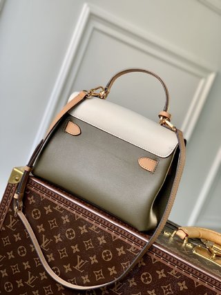 Replica Louis Vuitton 2022 new messenger bag