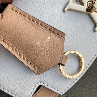 Replica Louis Vuitton 2022 new messenger bag