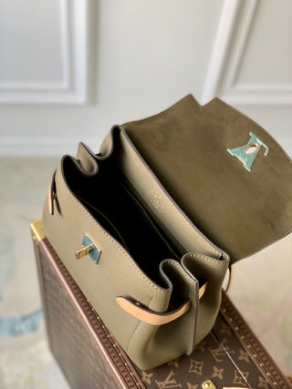 Replica Louis Vuitton 2022 new messenger bag