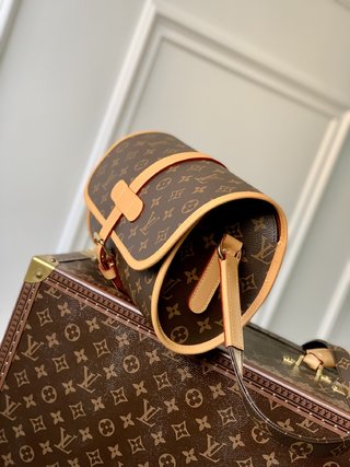 Replica Louis Vuitton 2022 new messenger bag