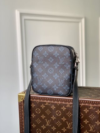 Replica Louis Vuitton 2022 new sling bag