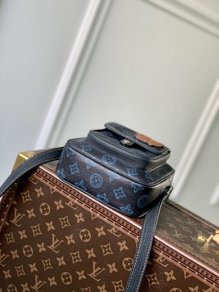 Replica Louis Vuitton 2022 new sling bag