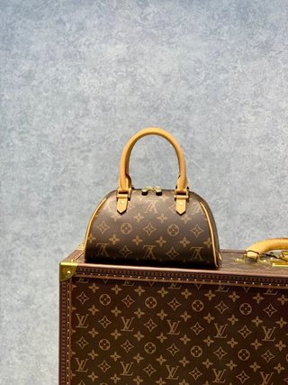 Replica Louis Vuitton 2022 new sling bag