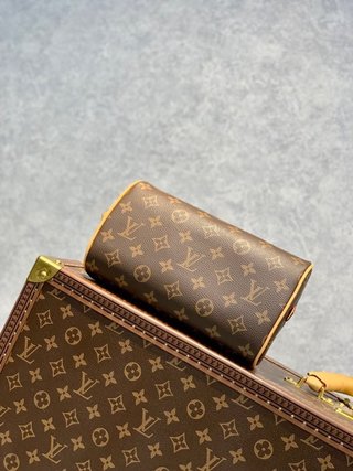 Replica Louis Vuitton 2022 new sling bag