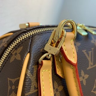 Replica Louis Vuitton 2022 new sling bag