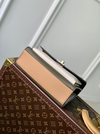 Replica Louis Vuitton 2022 new sling bag