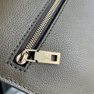 Replica Louis Vuitton 2022 new sling bag