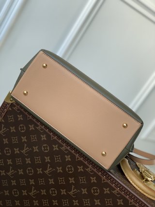 Replica Louis Vuitton 2022 new messenger bag