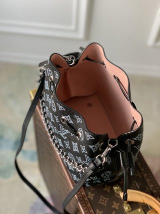 Replica Louis Vuitton 2022 new sling bag