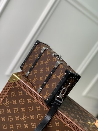 Replica Louis Vuitton 2022 new messenger bag