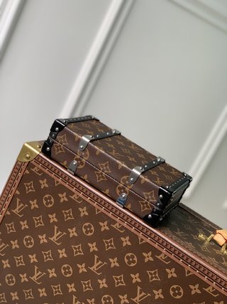 Replica Louis Vuitton 2022 new messenger bag