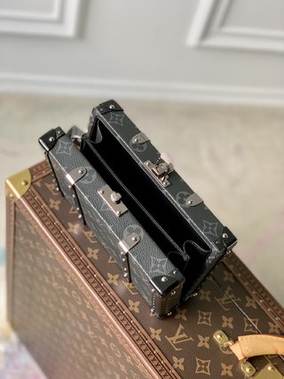 Replica Louis Vuitton 2022 new sling bag