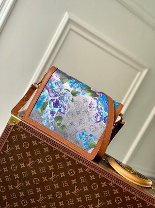 Replica Louis Vuitton 2022 new sling bag