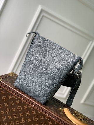 Replica Louis Vuitton 2022 new sling bag