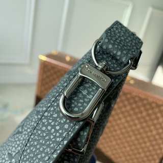 Replica Louis Vuitton 2022 new sling bag