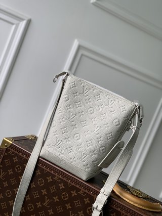 Replica Louis Vuitton 2022 new sling bag