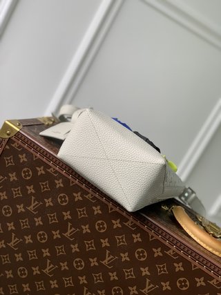 Replica Louis Vuitton 2022 new sling bag