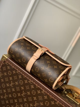 Replica Louis Vuitton 2022 new messenger bag