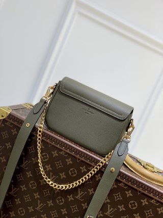 Replica Louis Vuitton 2022 new sling bag