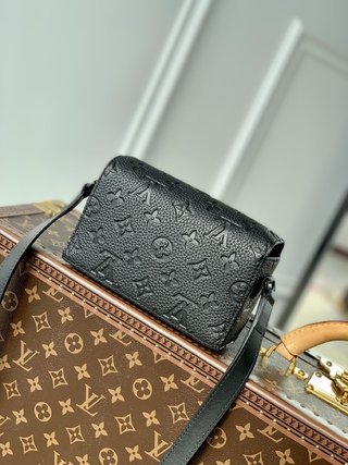 Replica Louis Vuitton 2022 new fashion Small Bags