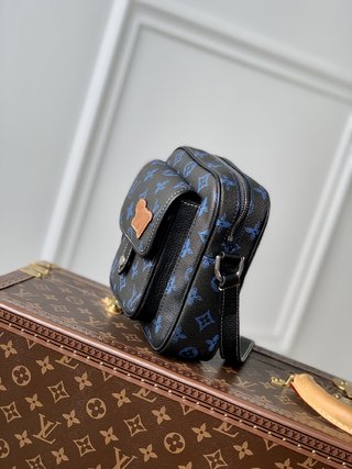 Replica Louis Vuitton 2022 new fashion Small Bags