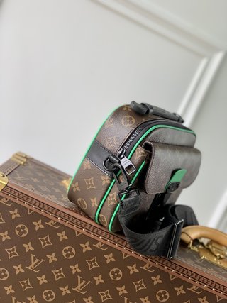 Replica Louis Vuitton 2022 new fashion Small Bags