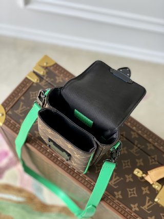 Replica Louis Vuitton 2022 new fashion Small Bags