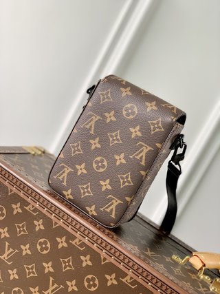 Replica Louis Vuitton 2022 new fashion Small Bags