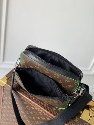 Replica Louis Vuitton 2022 new fashion Small Bags