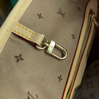 Replica Louis Vuitton 2022 new fashion Handbags M20921