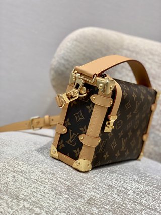 Replica Louis Vuitton 2022 new fashion Handbags M46358