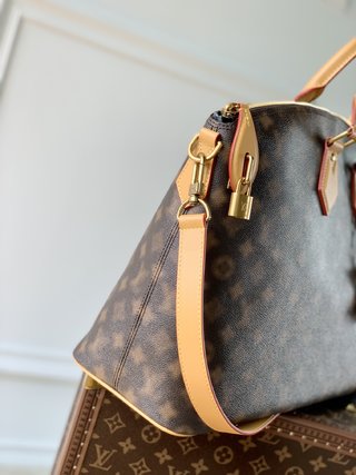 Replica Louis Vuitton 2022 new fashion Handbags M46240