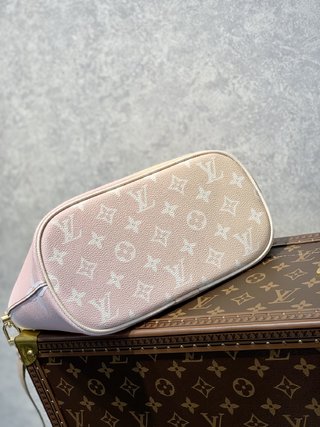 Replica Louis Vuitton 2022 new fashion Handbags M46080