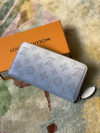 Replica Louis Vuitton 2022 new fashion Small Bags M80490