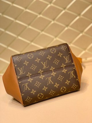 Replica Louis Vuitton 2022 FOLD TOTE small size Handbags M45388