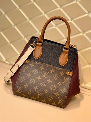 Replica Louis Vuitton 2022 FOLD TOTE small size Handbags M45388