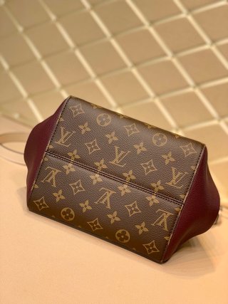 Replica Louis Vuitton 2022 FOLD TOTE small size Handbags M45388