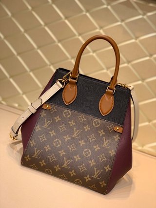 Replica Louis Vuitton 2022 FOLD TOTE medium size Handbags M45409