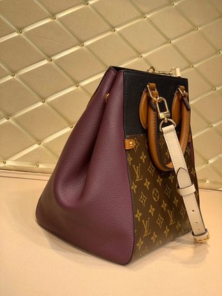 Replica Louis Vuitton 2022 FOLD TOTE medium size Handbags M45409