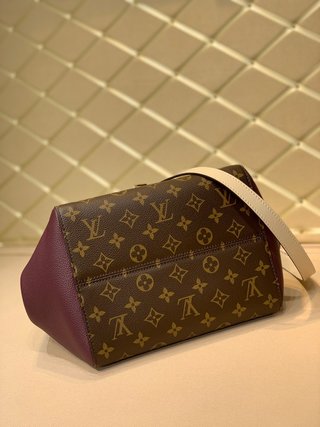 Replica Louis Vuitton 2022 FOLD TOTE medium size Handbags M45409